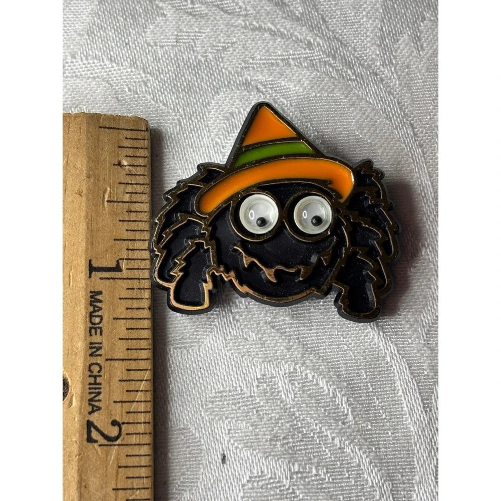 Hallmark hat features